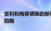 吉利和梅赛德斯的新智能交叉在汽车运输车上拍摄